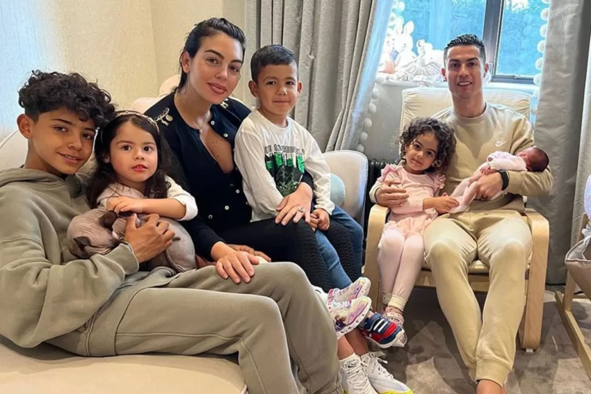 Con trai Ronaldo - Những người thừa kế của siêu sao bóng đá