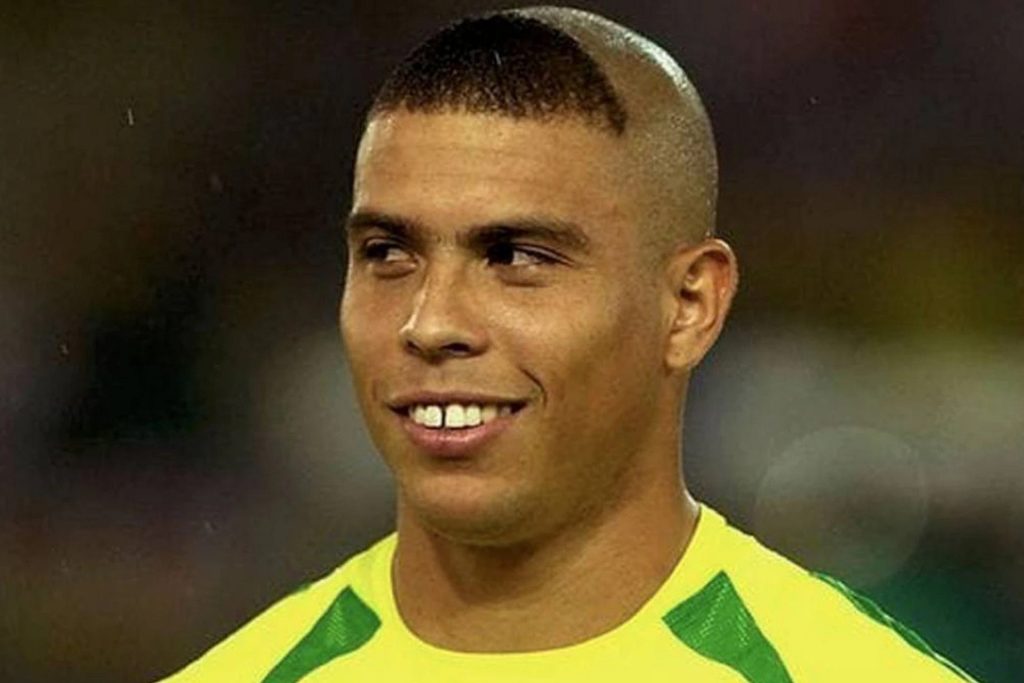Ronaldo béo để tóc khiến báo chí không để ý nhiều đến kỹ năng chơi bóng của anh