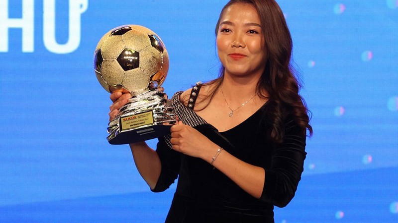 Và cũng là cầu thủ với kỷ lục về danh hiệu quả bóng vàng nữ Việt Nam